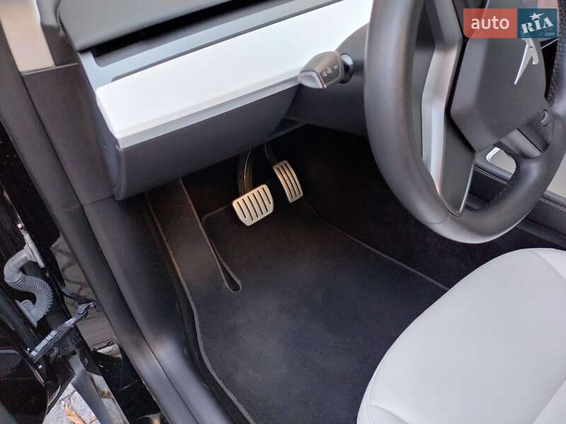 Внедорожник / Кроссовер Tesla Model Y 2021 в Киеве