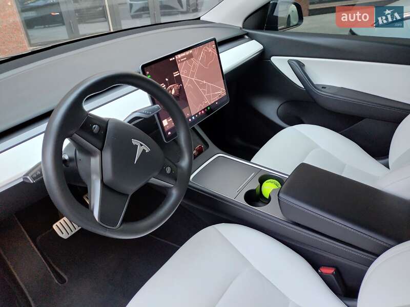 Внедорожник / Кроссовер Tesla Model Y 2021 в Киеве