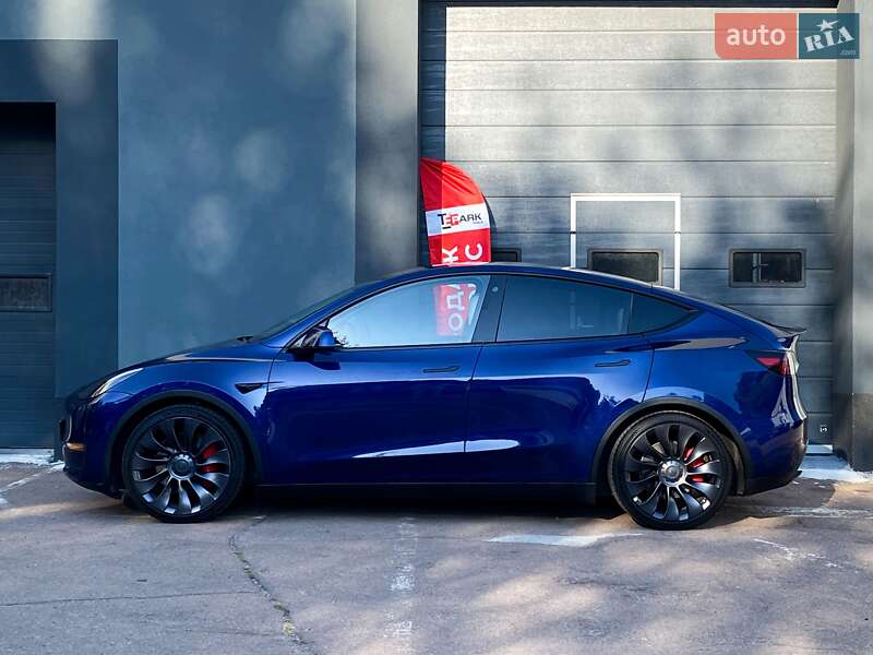 Внедорожник / Кроссовер Tesla Model Y 2022 в Киеве
