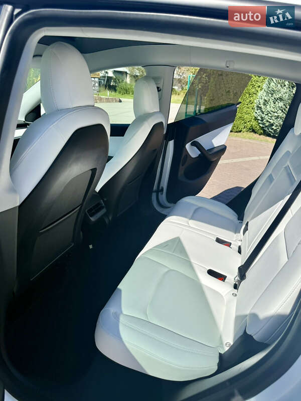 Внедорожник / Кроссовер Tesla Model Y 2021 в Ивано-Франковске