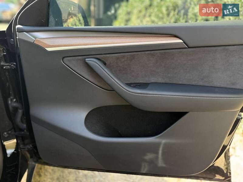 Позашляховик / Кросовер Tesla Model Y 2024 в Харкові