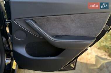 Внедорожник / Кроссовер Tesla Model Y 2024 в 
