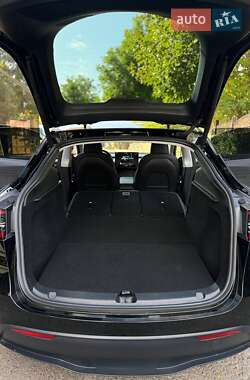 Внедорожник / Кроссовер Tesla Model Y 2024 в 