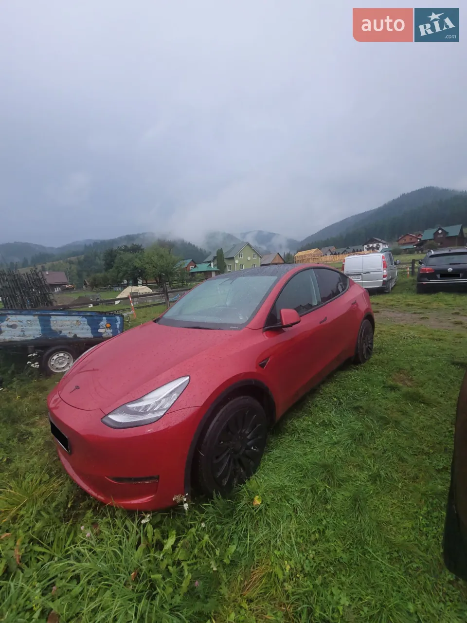 Tesla Model Y 2022 • 7 місць • Перший власник в Україні

Продається свіжопригнана Tesla Model Y 2022 року у рідкісній 7-місній комплектації.
Авто привезене з США після граду (без ДТП та фарбувань, вм’ятини професійно викатані).

---

? Основне:

Потужний електродвигун із запасом ходу до 500 км на одному заряді

Зарядка:
• домашня (7 kW) – повний заряд за ніч
• швидкісна (Supercharger) – до 250 kW у піку

Диски R19

Тепловий насос + клімат-контроль – швидко охолоджує чи прогріває салон

Автопілот

Всі сертифікати “живі” і регулярно оновлюються

---

? Комфорт та оснащення:

Колір кузова — Burgundy Red (преміум-колір, опція $5000 у США)

Салон — чорна екошкіра (стійка до затирання, приємна на дотик)

7 повноцінних місць (рідкісна комплектація)

Пам’ять сидіння, керма і дзеркал – авто автоматично підлаштовується під водія

Подвійний склопакет – ідеальна шумоізоляція

Преміальна аудіосистема: 13 динаміків, 2 сабвуфери та підсилювач

Матричні LED-фари та панорамний дах

Тоноване скло + антихром (black pack) – стильний сучасний вигляд

---

? Технології:

Підтримка CCS Combo 2 + зарядний пристрій у комплекті

Навігація з українською картою

Віддалене керування через застосунок:
• контроль температури
• відстеження авто
• керування мультимедіа
• безключовий доступ

Постійні оновлення по Wi-Fi (нові функції, інтерфейс, поліпшення роботи систем)

Всі асистенти працюють бездоганно.

---

? Абсолютно ціла, без ДТП та фарбувань
? Дуже економна у витратах енергії, але водночас потужна та динамічна
? Ідеальний сімейний електрокросовер на 7 місць

*зв'язок через вайбер чи телеграм 
** "автоплощадкам" і автобізнесменам звертатися виключно, якщо вже є покупець! 