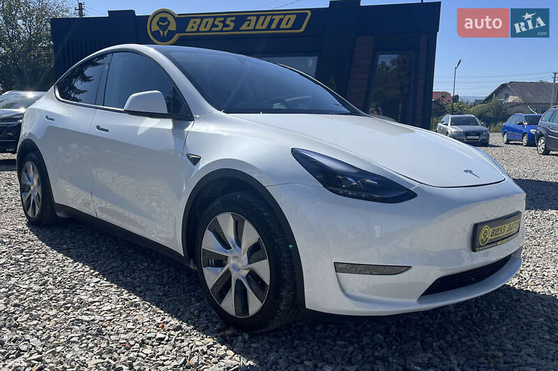 Tesla Model Y 2023