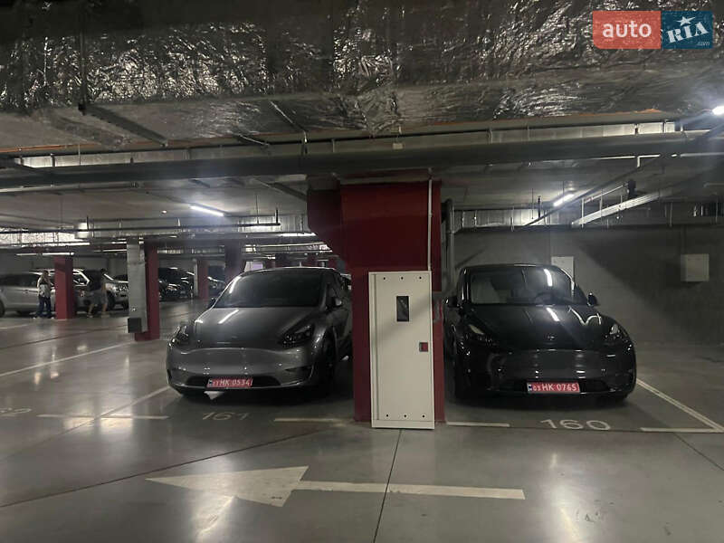 Внедорожник / Кроссовер Tesla Model Y 2024 в Днепре