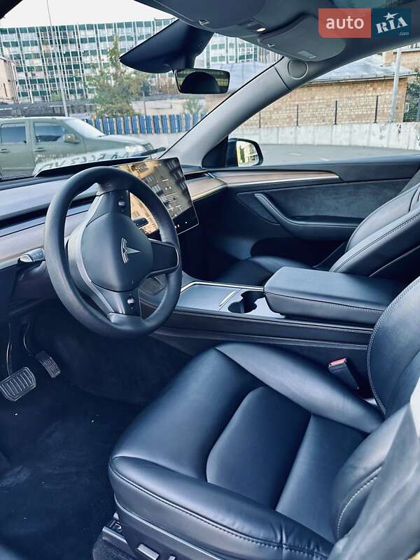 Позашляховик / Кросовер Tesla Model Y 2024 в Києві