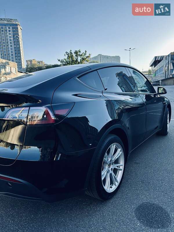 Позашляховик / Кросовер Tesla Model Y 2024 в Києві