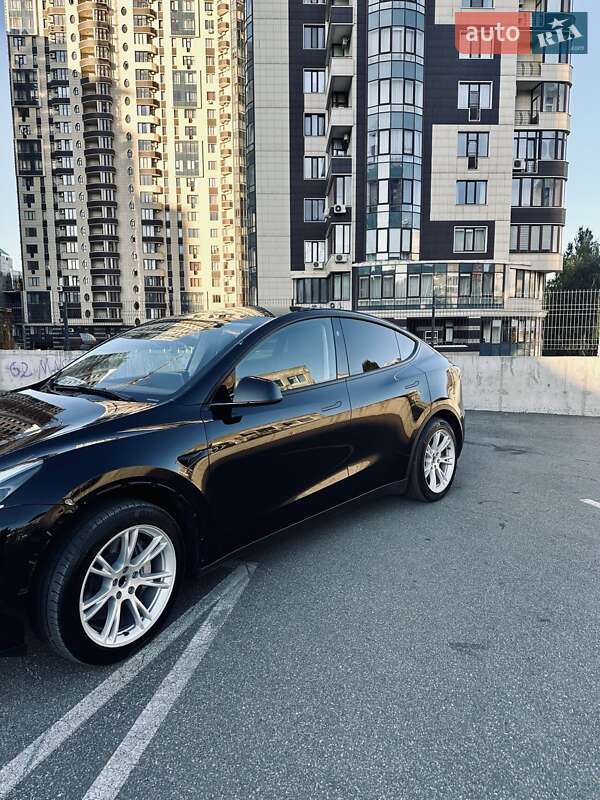 Позашляховик / Кросовер Tesla Model Y 2024 в Києві