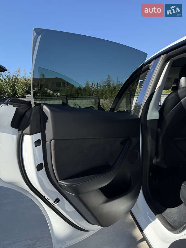 Позашляховик / Кросовер Tesla Model Y 2022 в Рівному