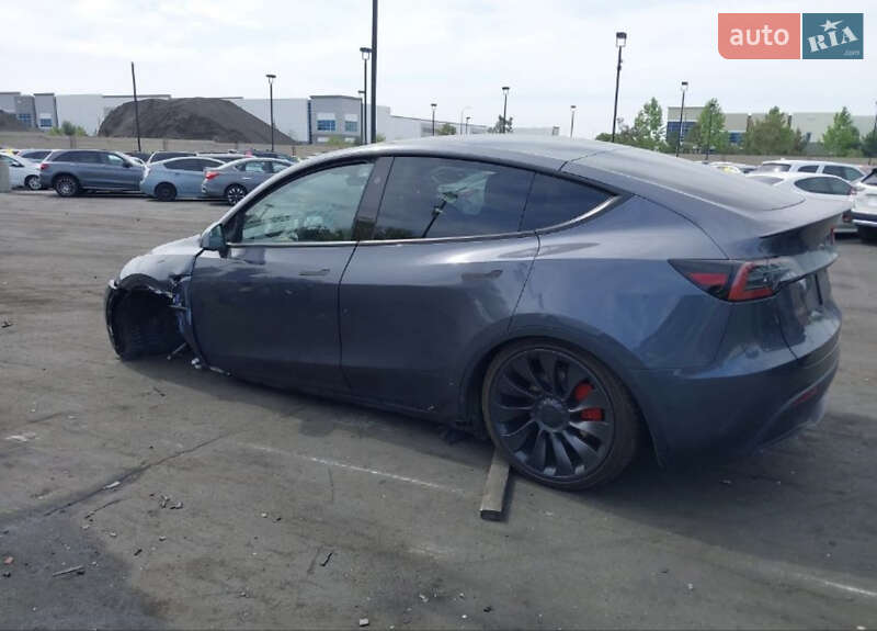 Внедорожник / Кроссовер Tesla Model Y 2023 в Черновцах