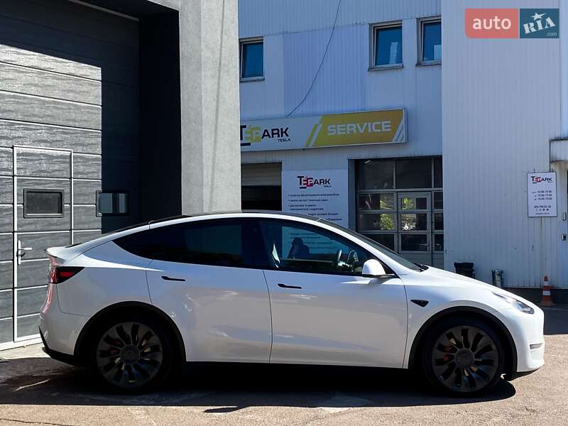 Внедорожник / Кроссовер Tesla Model Y 2022 в Киеве