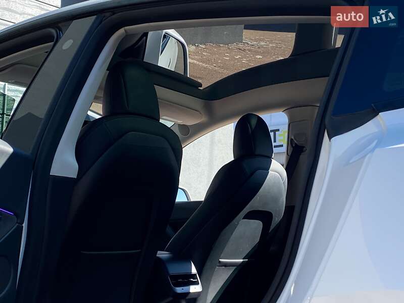 Внедорожник / Кроссовер Tesla Model Y 2022 в Киеве