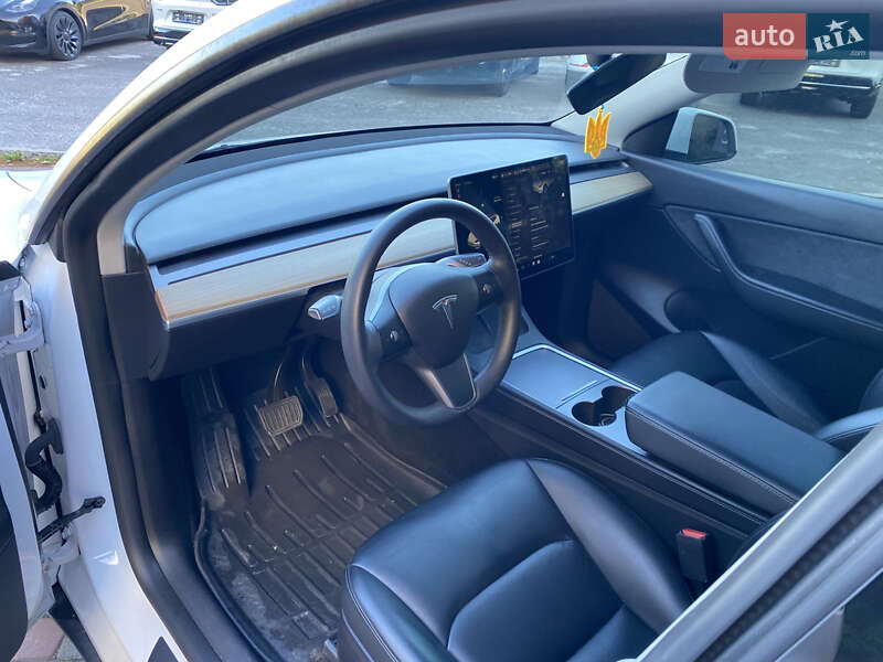 Позашляховик / Кросовер Tesla Model Y 2021 в Львові