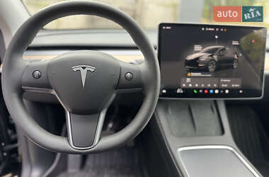 Позашляховик / Кросовер Tesla Model Y 2024 в 