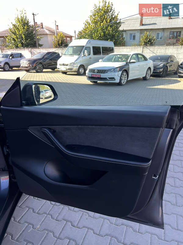 Внедорожник / Кроссовер Tesla Model Y 2022 в Луцке