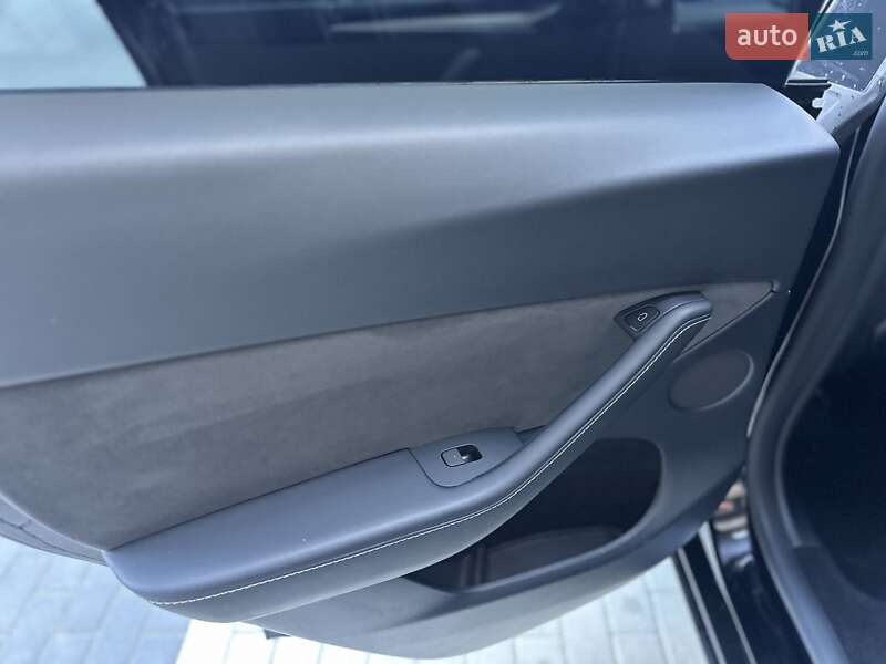 Позашляховик / Кросовер Tesla Model Y 2023 в Хмельницькому
