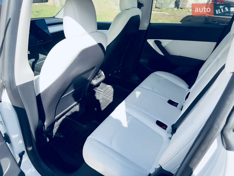 Позашляховик / Кросовер Tesla Model Y 2021 в Чернігові