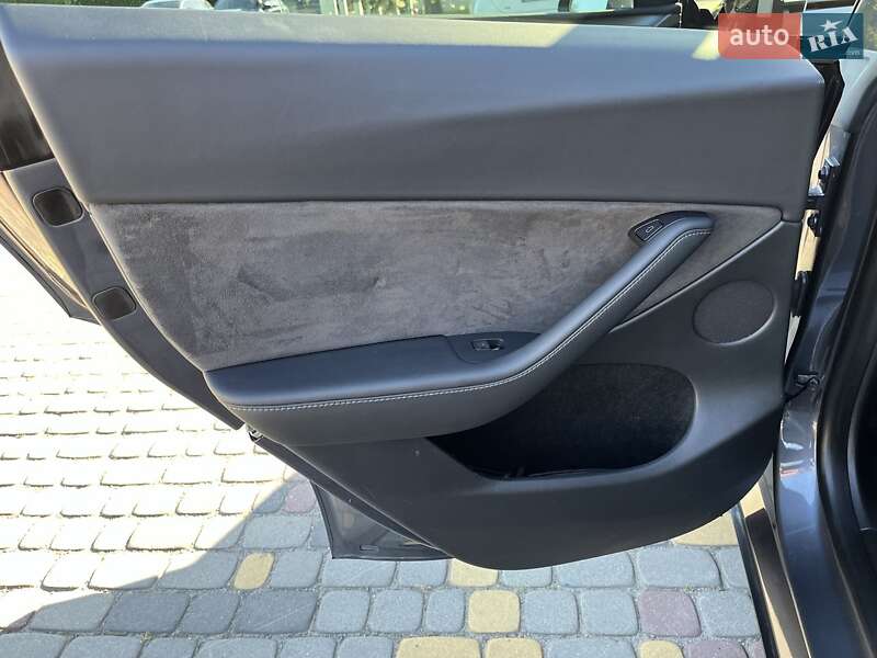 Внедорожник / Кроссовер Tesla Model Y 2023 в Луцке