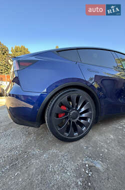 Позашляховик / Кросовер Tesla Model Y 2023 в 