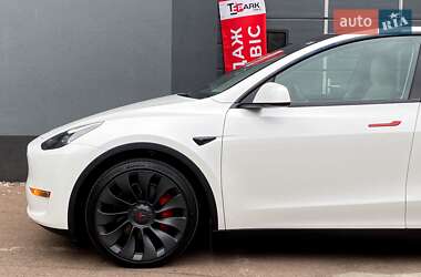 Позашляховик / Кросовер Tesla Model Y 2024 в 