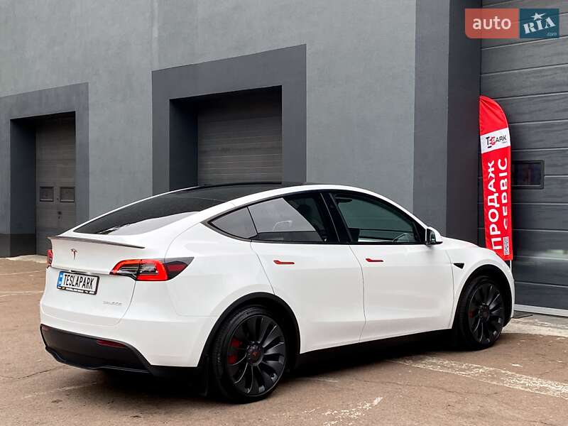 Позашляховик / Кросовер Tesla Model Y 2024 в Києві