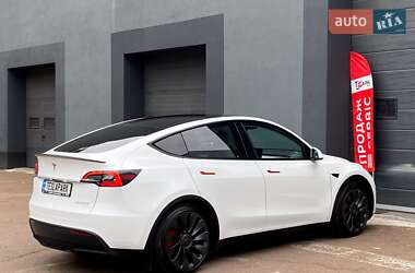 Позашляховик / Кросовер Tesla Model Y 2024 в 