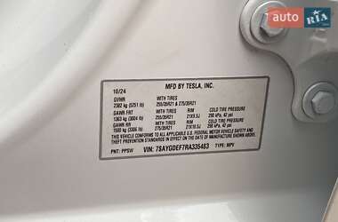Позашляховик / Кросовер Tesla Model Y 2024 в 