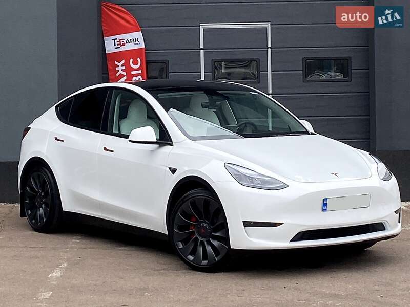 Tesla Model Y 2024
