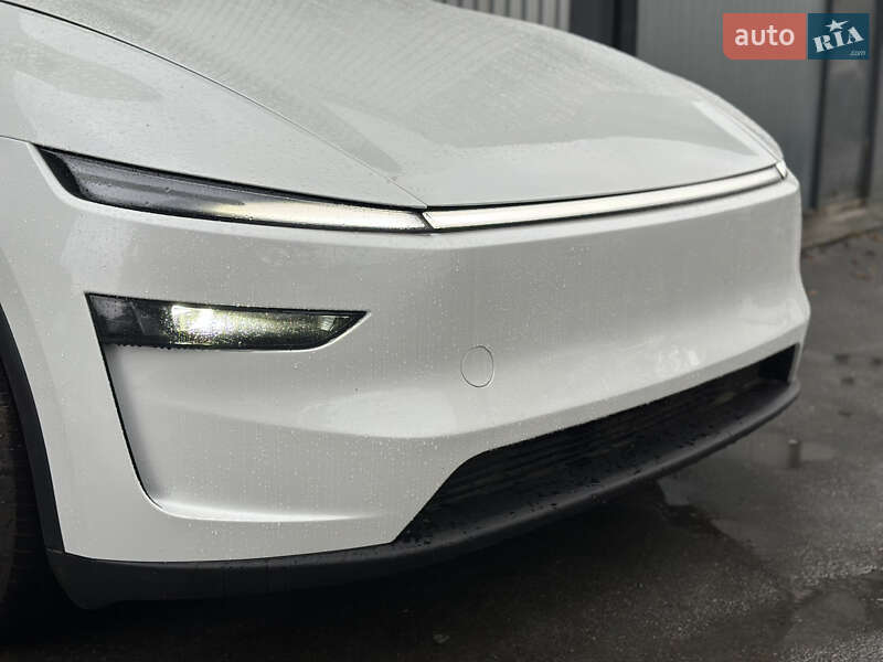 Внедорожник / Кроссовер Tesla Model Y 2025 в Львове