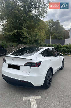 Позашляховик / Кросовер Tesla Model Y 2023 в 