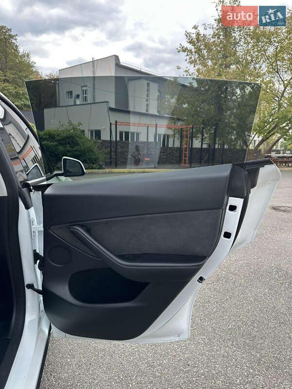 Внедорожник / Кроссовер Tesla Model Y 2023 в Харькове
