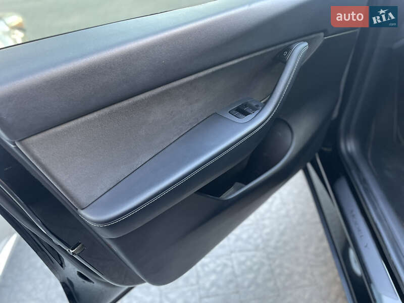 Внедорожник / Кроссовер Tesla Model Y 2021 в Львове