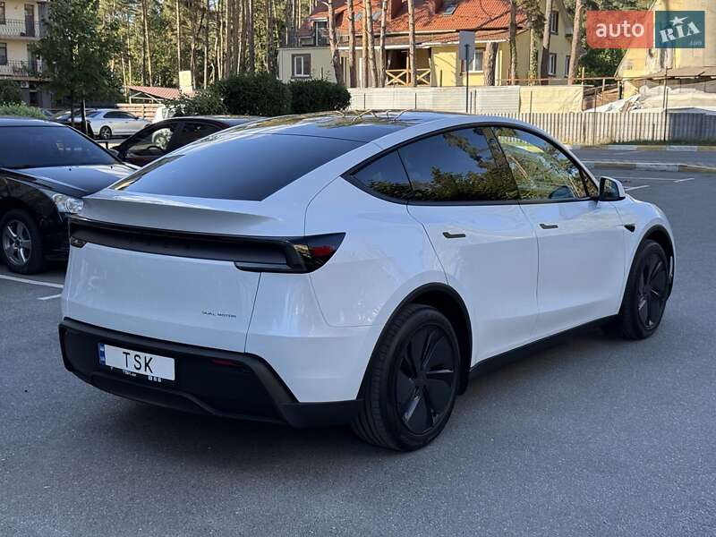 Внедорожник / Кроссовер Tesla Model Y 2025 в Киеве