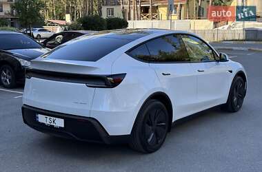 Позашляховик / Кросовер Tesla Model Y 2025 в 
