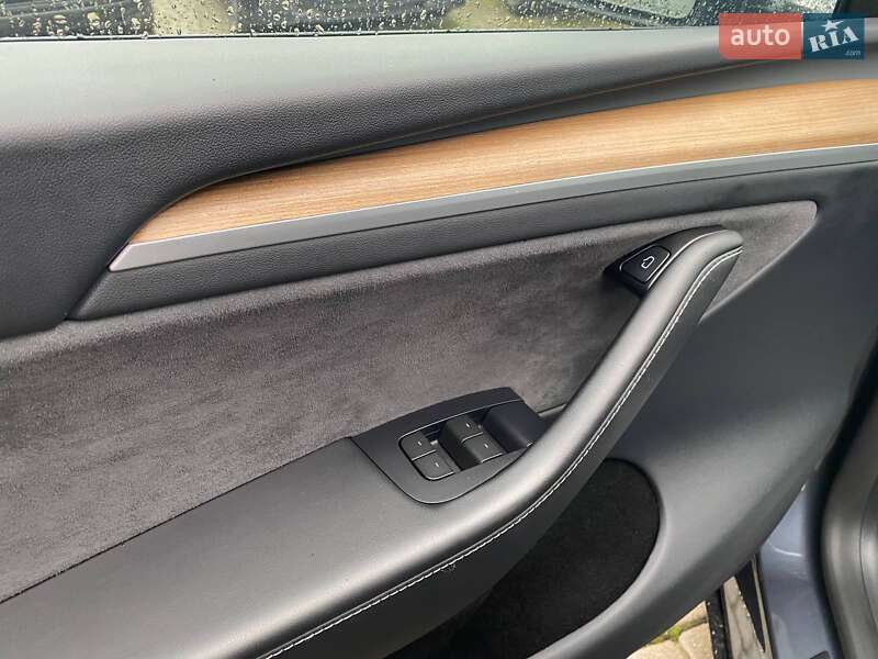Позашляховик / Кросовер Tesla Model Y 2023 в Львові