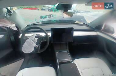 Позашляховик / Кросовер Tesla Model Y 2025 в 
