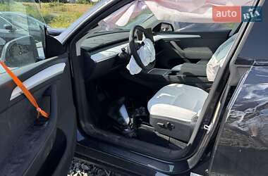 Позашляховик / Кросовер Tesla Model Y 2025 в 