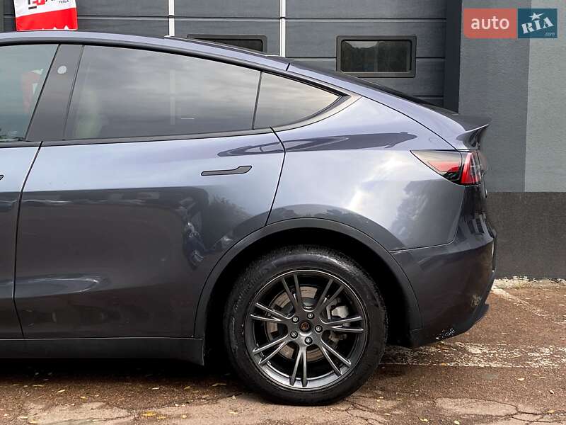 Внедорожник / Кроссовер Tesla Model Y 2023 в Киеве