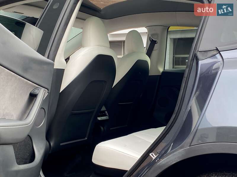 Внедорожник / Кроссовер Tesla Model Y 2023 в Киеве