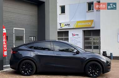 Позашляховик / Кросовер Tesla Model Y 2024 в 
