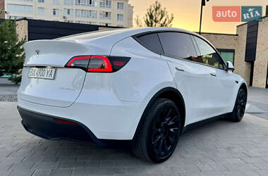 Внедорожник / Кроссовер Tesla Model Y 2024 в 