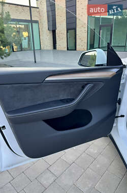 Внедорожник / Кроссовер Tesla Model Y 2024 в 