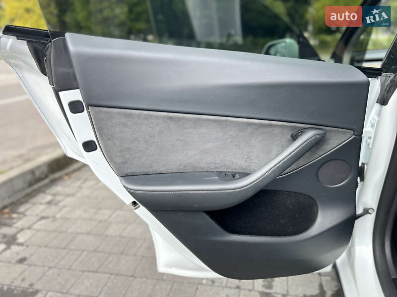 Внедорожник / Кроссовер Tesla Model Y 2023 в Новояворовске фото 40 Внедорожник / Кроссовер Tesla Model Y 2023 в Новояворовске