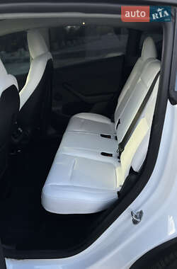 Позашляховик / Кросовер Tesla Model Y 2024 в 