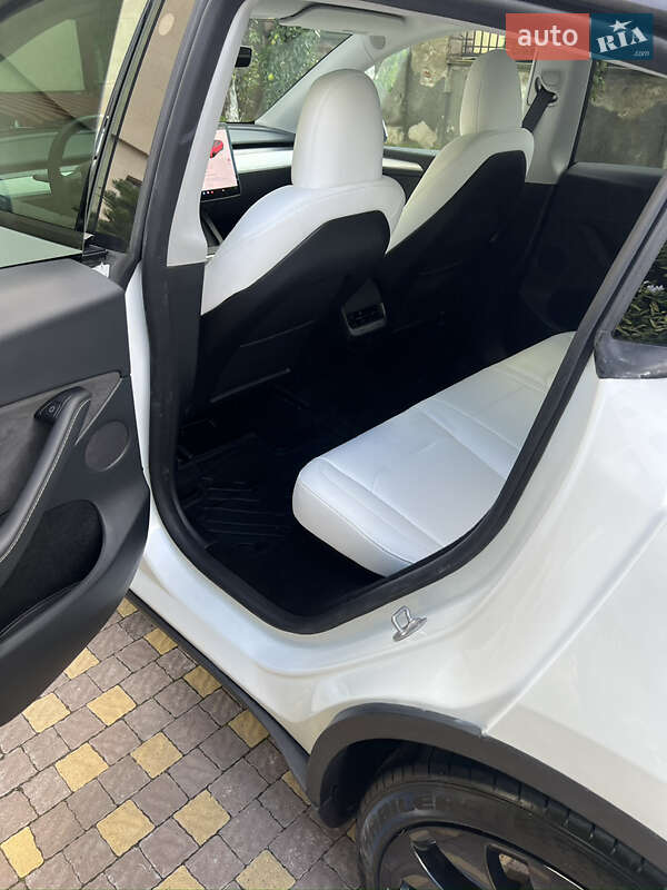 Позашляховик / Кросовер Tesla Model Y 2023 в Тернополі