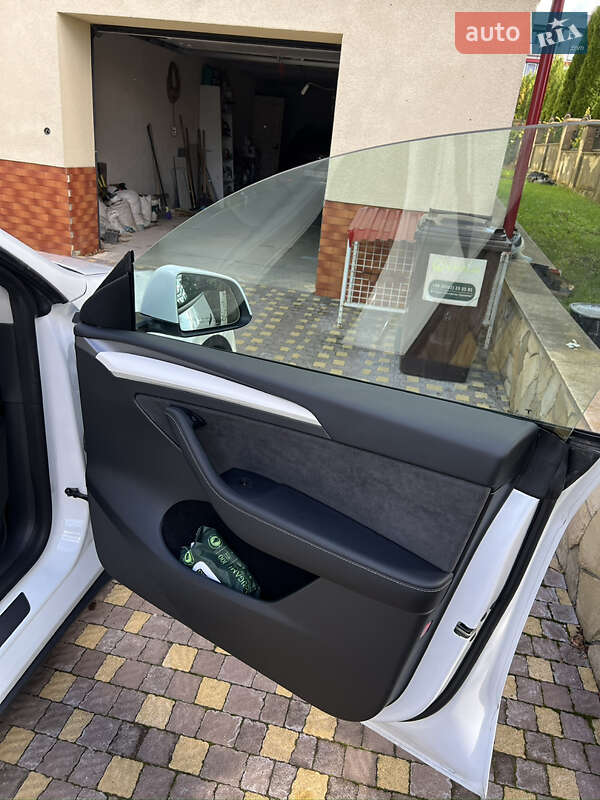 Позашляховик / Кросовер Tesla Model Y 2023 в Тернополі