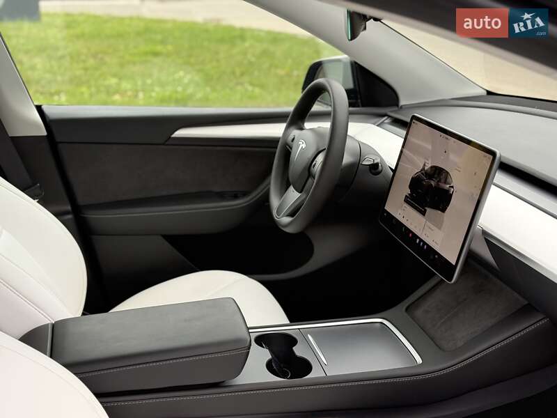 Внедорожник / Кроссовер Tesla Model Y 2023 в Львове