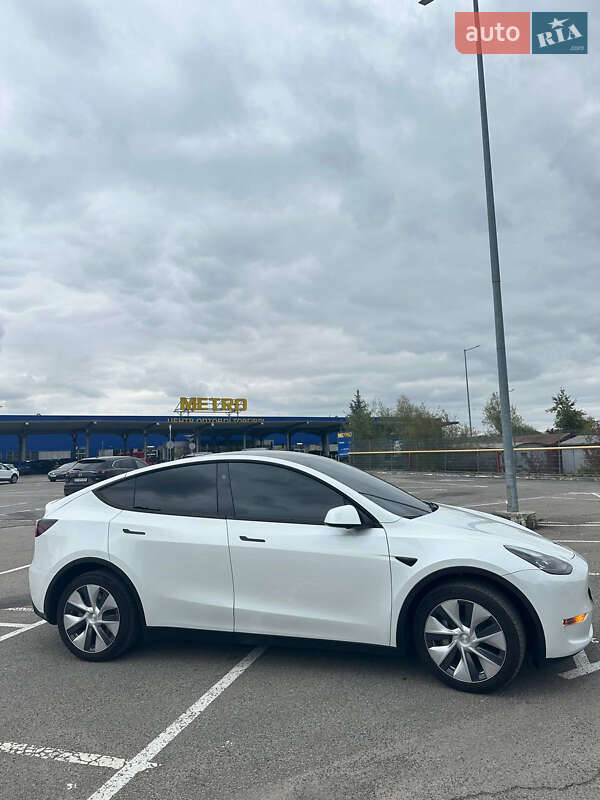Внедорожник / Кроссовер Tesla Model Y 2024 в Ивано-Франковске