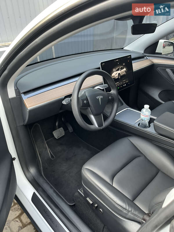 Внедорожник / Кроссовер Tesla Model Y 2024 в Ивано-Франковске